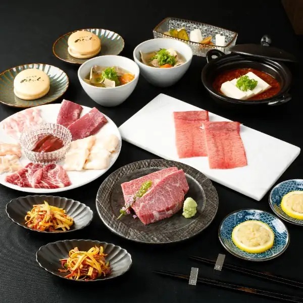 【ランチタイム限定】お1人様4,500円◆路地裏ランチ懐石◆鹿児島黒牛やネギタンしゃぶ､極みホルモン6種盛り合わせなど《全8品》