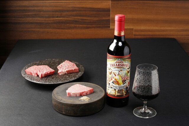 肉の旨みを引き立てる、美酒との共演